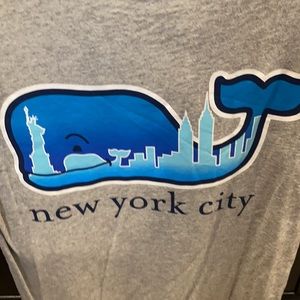 Vineyard vines NYC t shirt